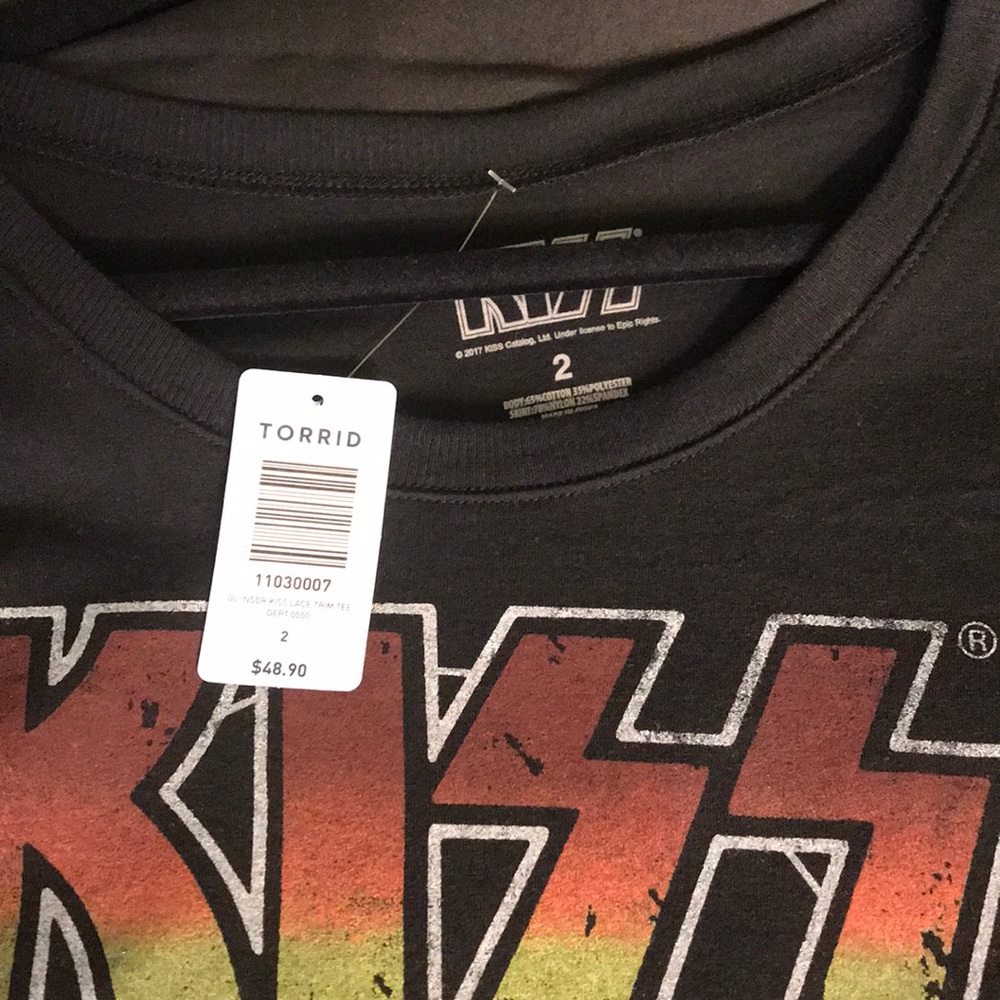 Torrid kiss slightly cropped shirt with lace trim